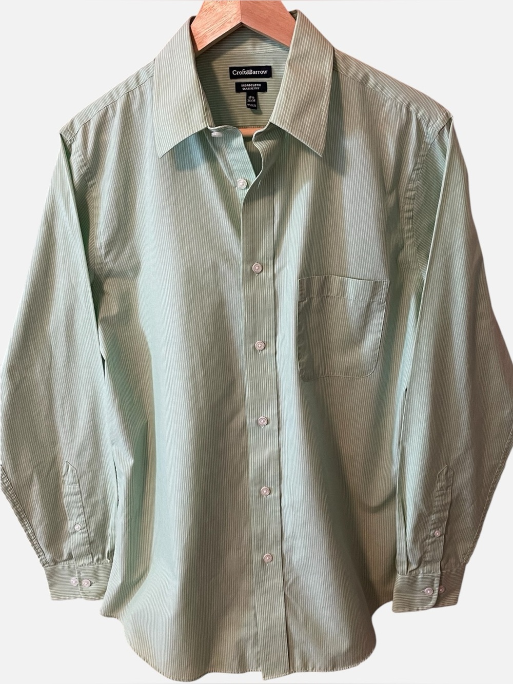 Croft & Barrow Mint Green Men's Dress Shirt
Classic Fit/Size 15 1/2. 34/35